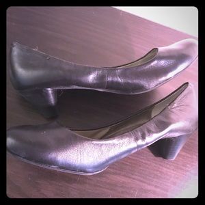 Classy & Comfy Black Low Heel Shoes Size 9